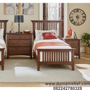 tempat tidur gaya tradisional