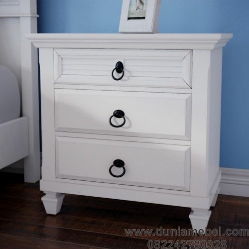 Nakas Nightstand